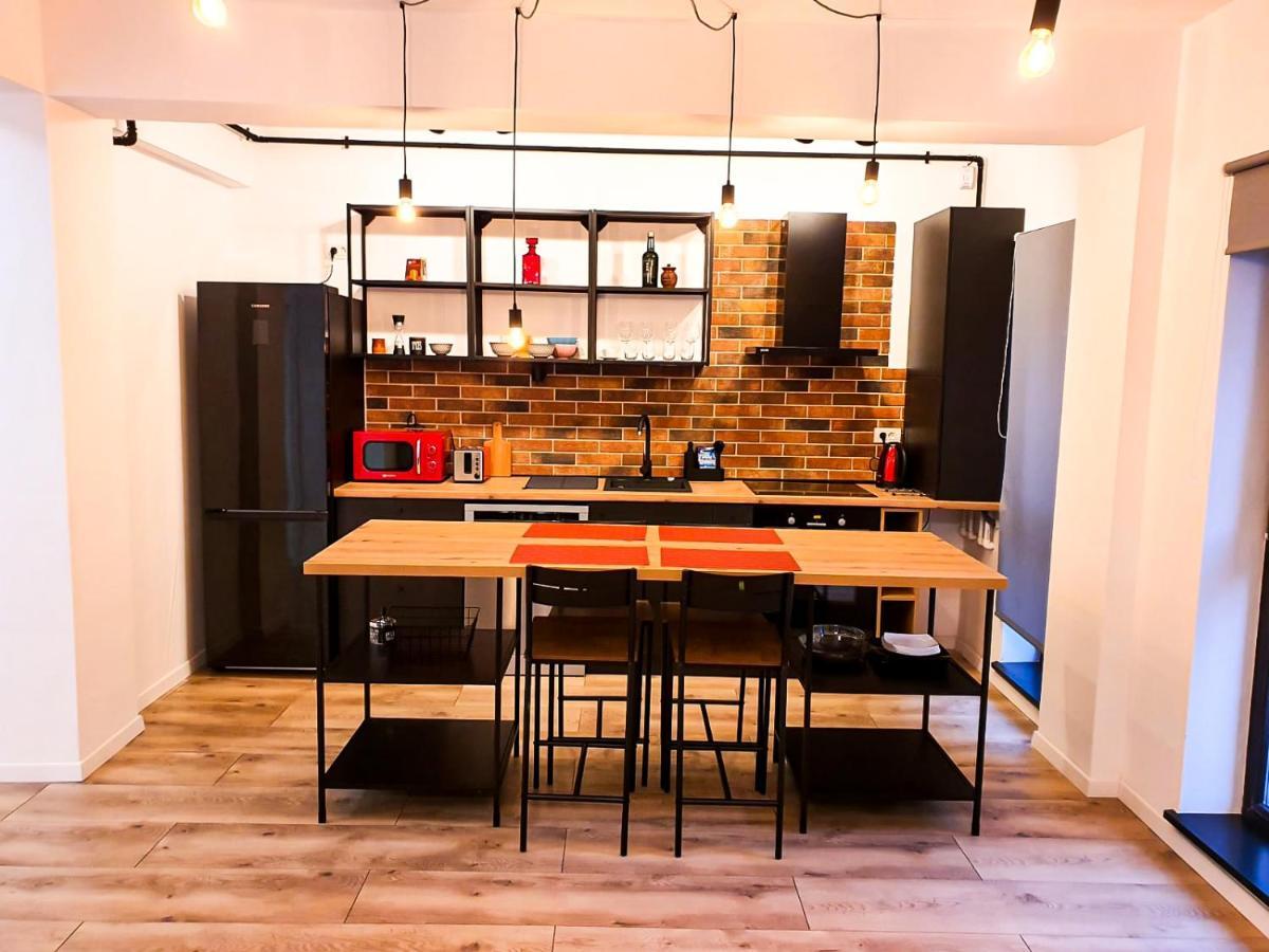 Urban Retreat: Industrial Chic 1Br Ap - Heart Of Bucharest Apartment Bagian luar foto