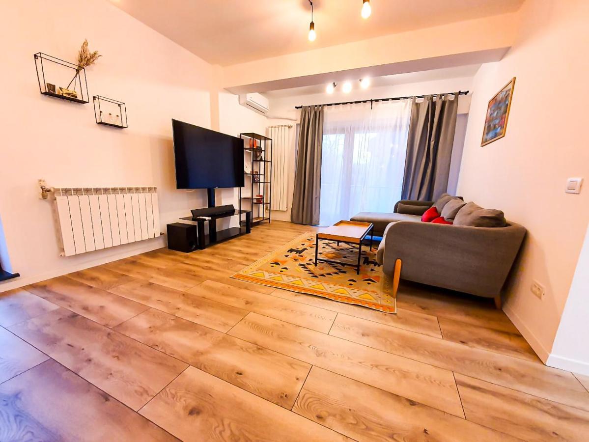 Urban Retreat: Industrial Chic 1Br Ap - Heart Of Bucharest Apartment Bagian luar foto