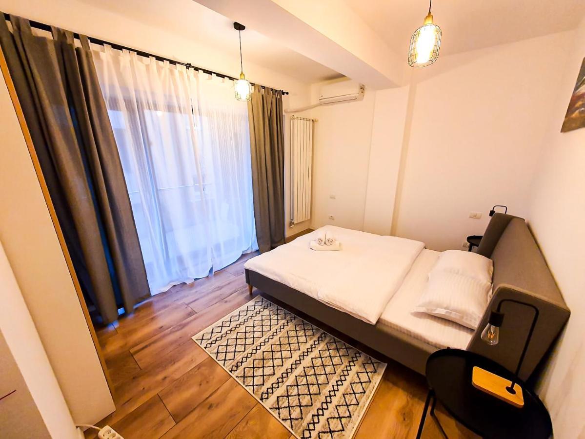 Urban Retreat: Industrial Chic 1Br Ap - Heart Of Bucharest Apartment Bagian luar foto