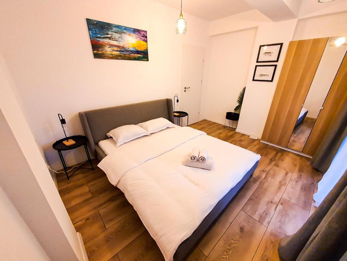Urban Retreat: Industrial Chic 1Br Ap - Heart Of Bucharest Apartment Bagian luar foto