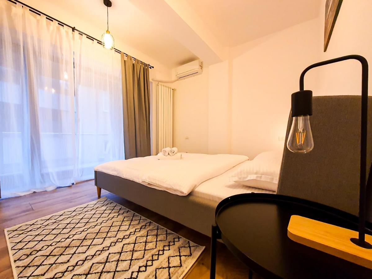 Urban Retreat: Industrial Chic 1Br Ap - Heart Of Bucharest Apartment Bagian luar foto