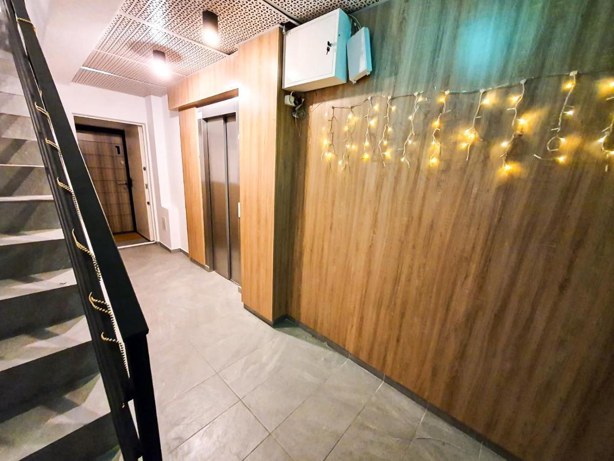 Urban Retreat: Industrial Chic 1Br Ap - Heart Of Bucharest Apartment Bagian luar foto